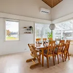 Lakeside Aurora Retreat By Booklapland Apartmán *