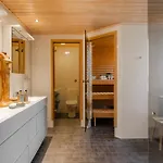 Lakeside Aurora Retreat By Booklapland *