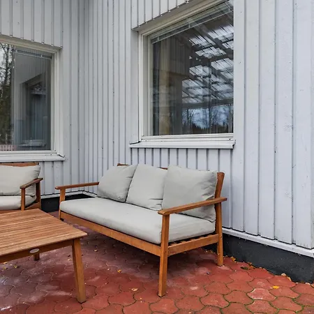 Lakeside Aurora Retreat By Booklapland *