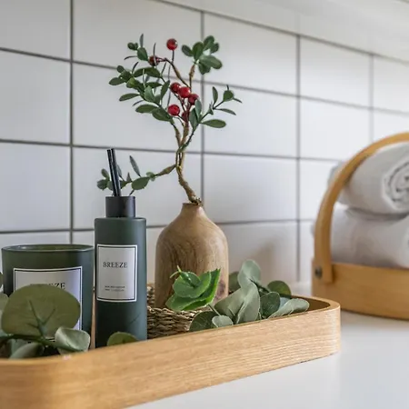 Apartment Lakeside Aurora Retreat By Booklapland