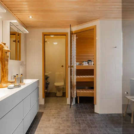 Lakeside Aurora Retreat By Booklapland *