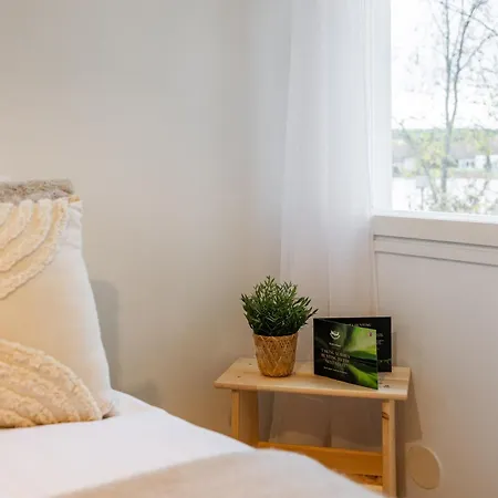 Апартаменты Lakeside Aurora Retreat By Booklapland *