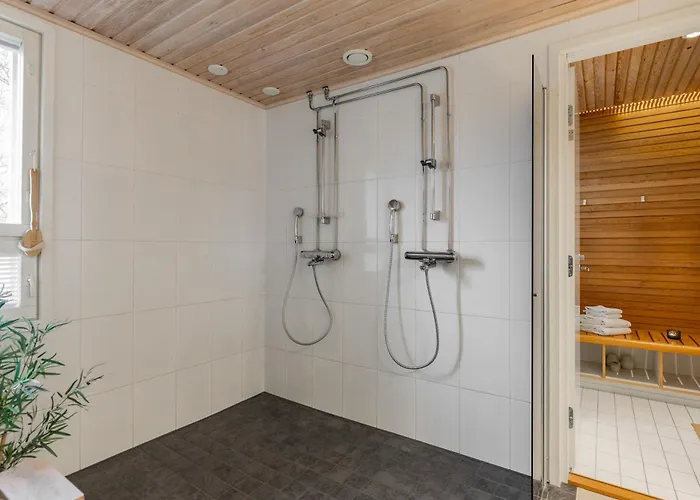 Lakeside Aurora Retreat By Booklapland *