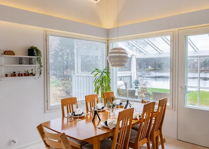 Lakeside Aurora Retreat By Booklapland